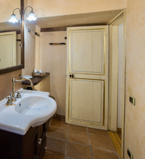 Bathroom 4, Trevi Fountain Apartment, Rome