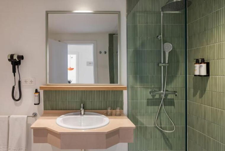 Bathroom 4, Sol Sancti Petri, Cádiz
