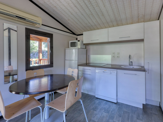 Living area 5, Vacancéole Sun Hols Les Cottages Varois, Var