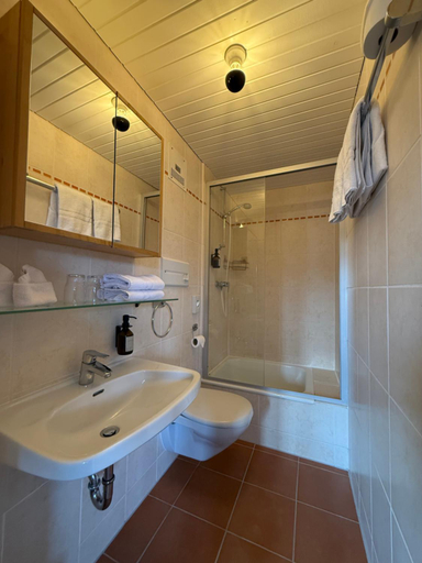 Bathroom 5, Hotel Askania, Miesbach