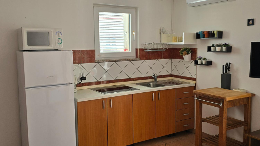 Others 4, Apartments Burcul Pag, Pag