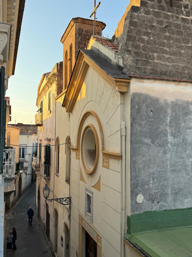 Exterior 4, Donna Rebecca, Napoli