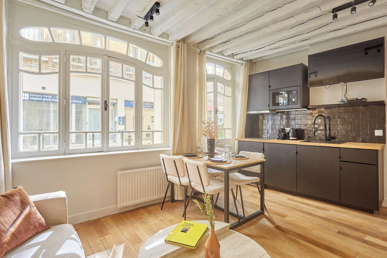 Private kitchen 3, Superb AC Apartement Notre Dame de Paris, Paris
