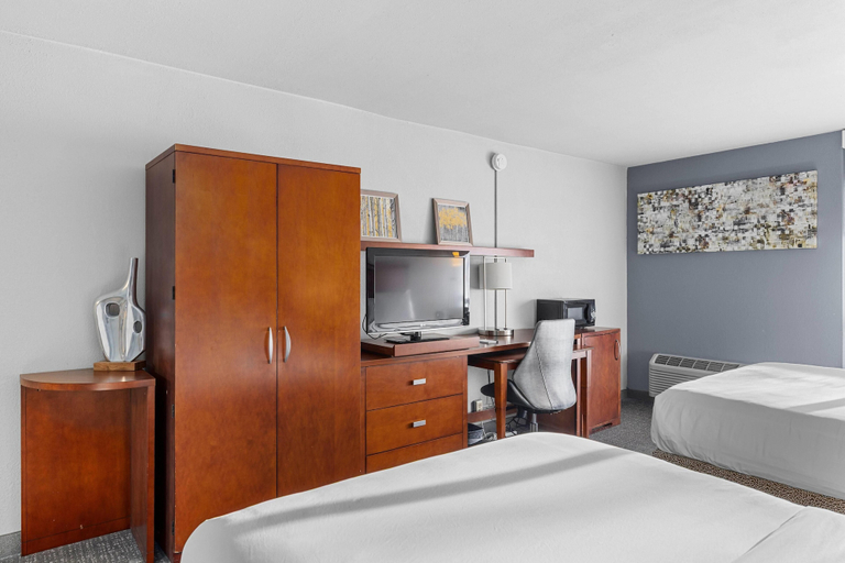 Bedroom 3, Riverside Hotel & Conference Center, Natrona