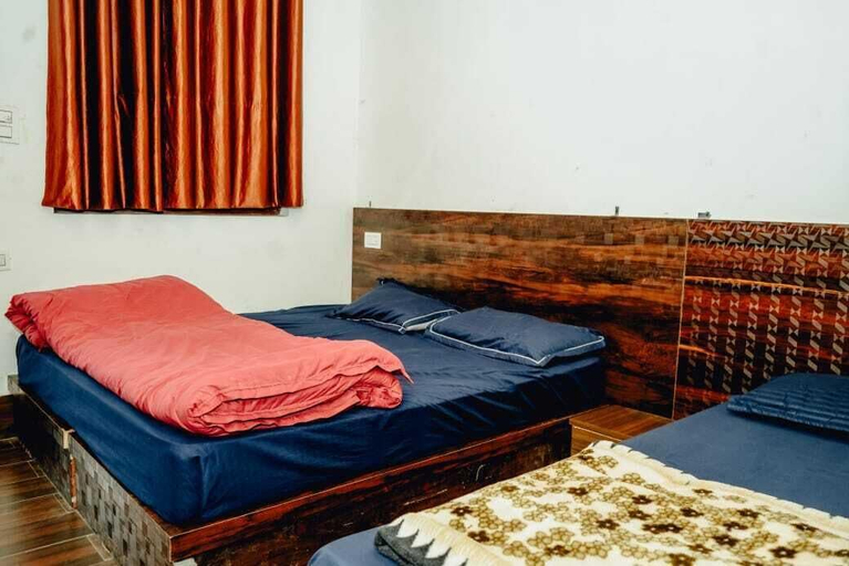 Room 2, Kedar Chaukhamba Homestay, Chamoli