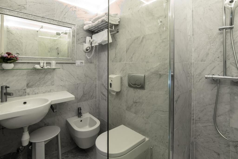 Bathroom 5, Hotel Canova, Milano