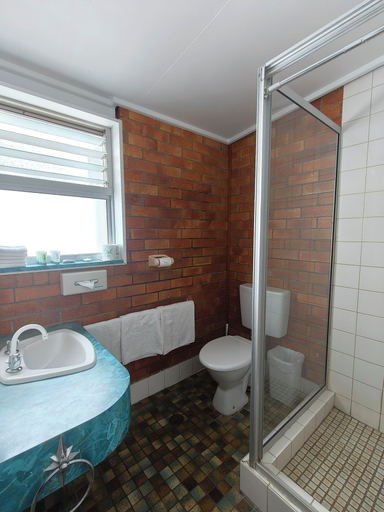 Bathroom 4, Motel Myall, Dalby