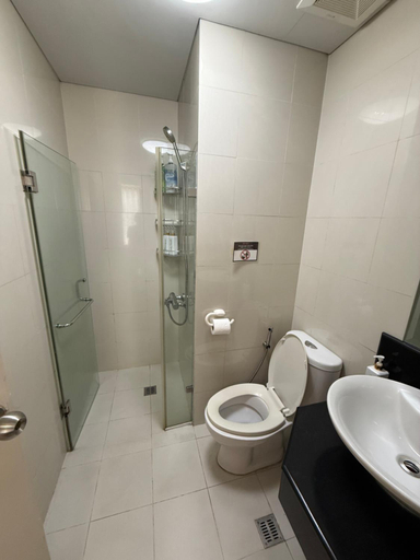 Bathroom 5, One Palm Tree Villas Across MNL Airport T3, Pasay City