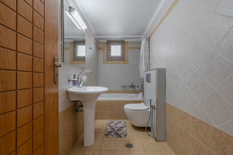Bathroom 3, Aloe, Crete