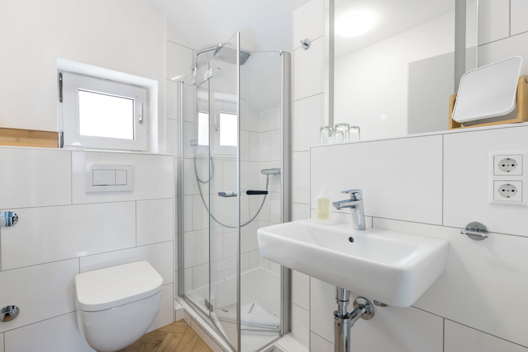Bathroom 5, Hotel Klippenklang, Pinneberg