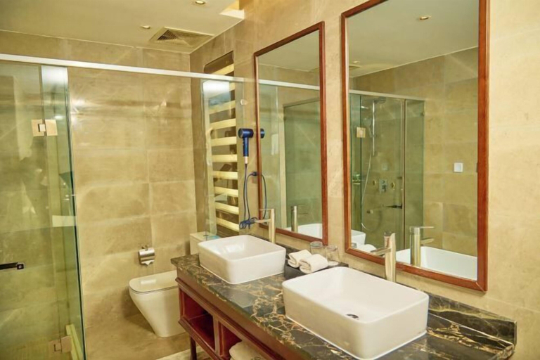 Bathroom 3, Heceng Qiyuan Art Hotel, Dali Bai