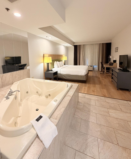 Bathroom 4, Radiant Inn & Suites, Rutherford