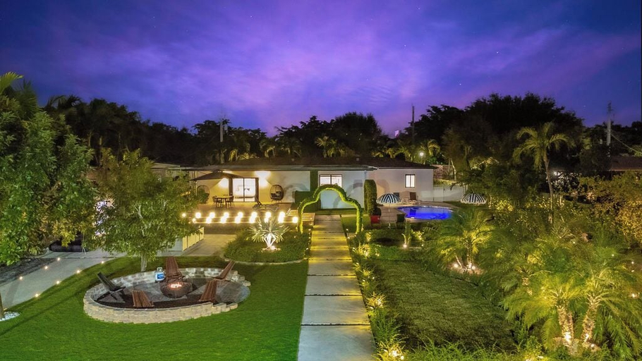 Property grounds 2, The Glam Homes, Miami-Dade