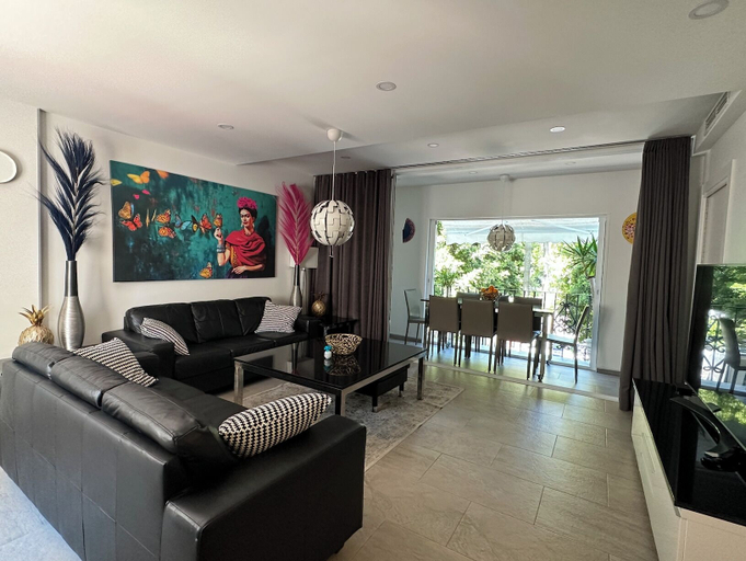 Living area 5, Casa Frida Puerto Banús & Priv Parking, Málaga