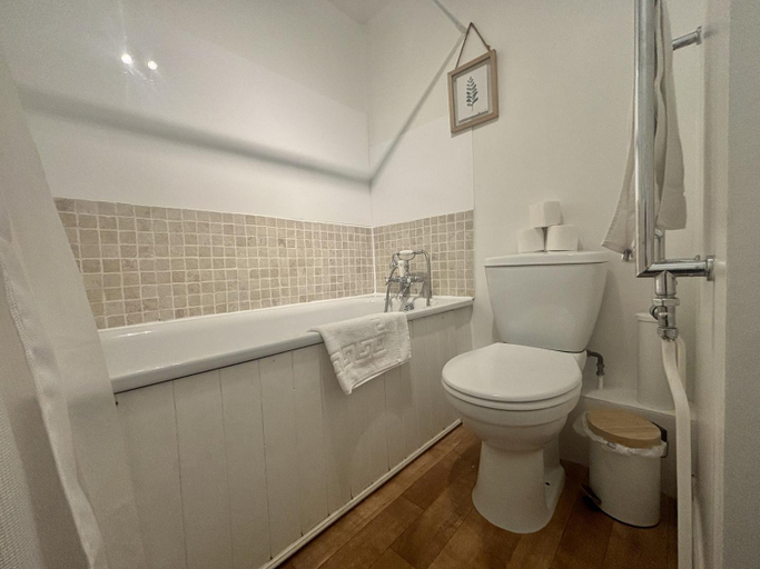 Bathroom 3, Warfield Charming Three Bedroom House, Bracknell Forest
