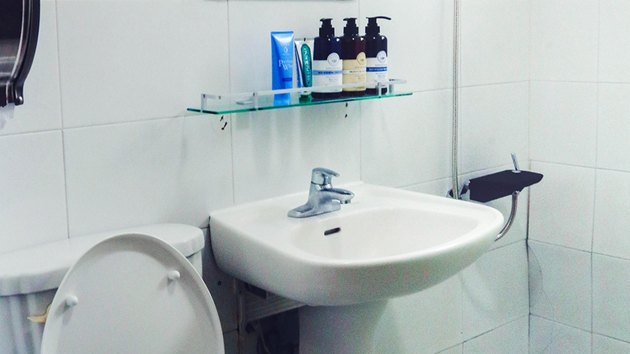 Bathroom, jeju dongmun guesthouse, Jeju