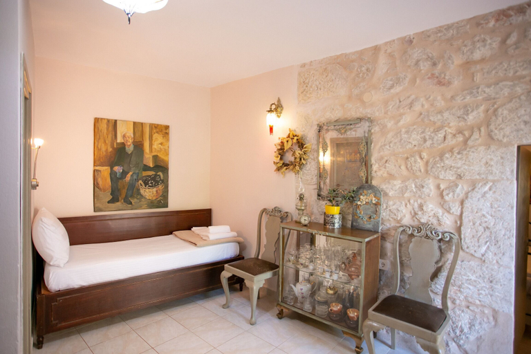 Bedroom 2, Charouda Country House, Peloponnese