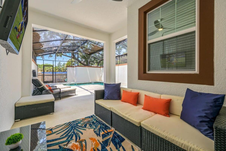 5, Relax in Style at This Spacious 4-bedroom Villa!, Osceola