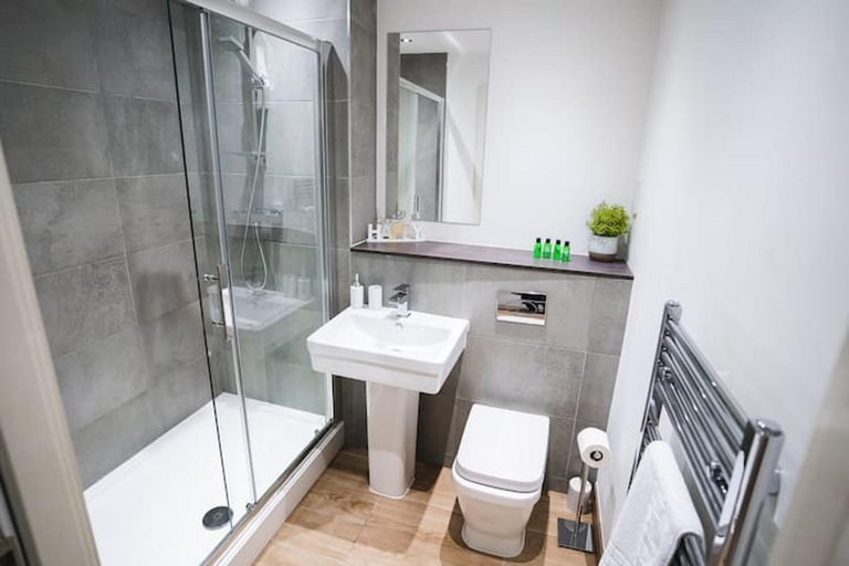 Bathroom 2, Modern 1-Bed - Brand New - Central - FREE Wi-Fi, Salford