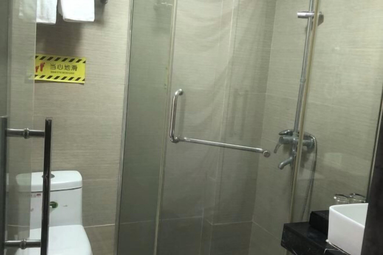 Bathroom 4, Fengxing Hostel, Shanghai