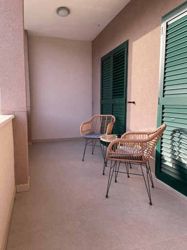 Others 4, Apartments Dona, Cres