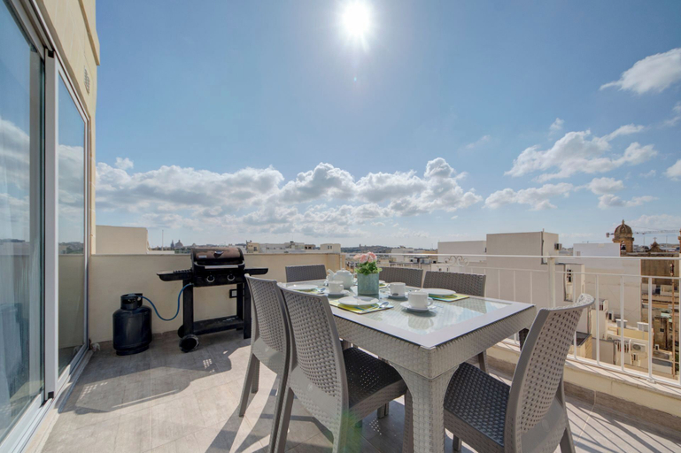 Balcony 2, Stunning Penthouse Apartment With Private Terrace
