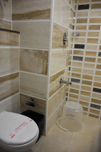 Bathroom 5, Sri Ram Grand Inn, Tirunelveli