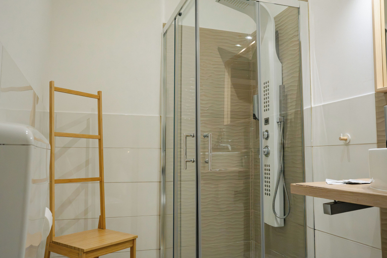 Bathroom 5, B&B Matteo Bonello, Palermo