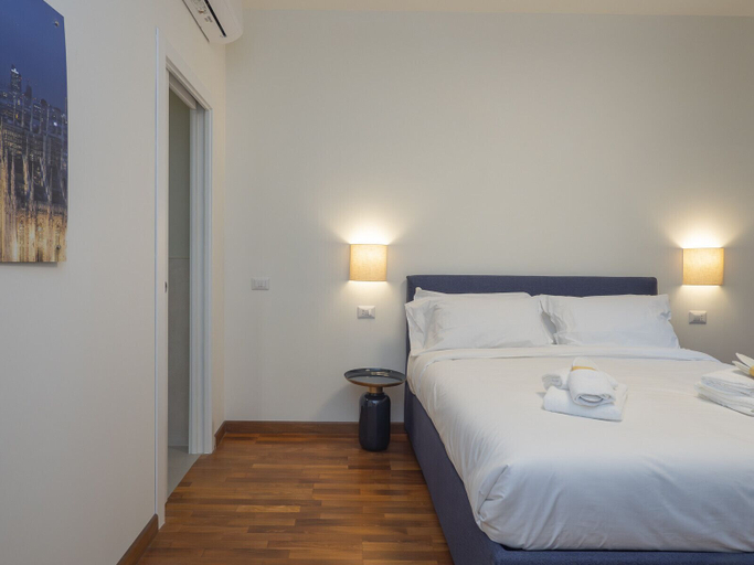 Room 5, Brand new 2 BR With Balcony in Sempione, Milano