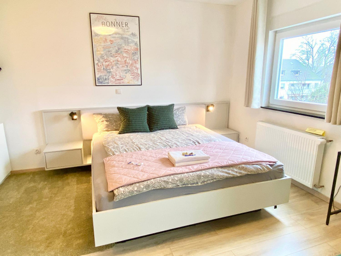 Bedroom 2, Ruhige Gastezimmer in Bonn mit Gemeinschaftsbad & Kuche, Bonn