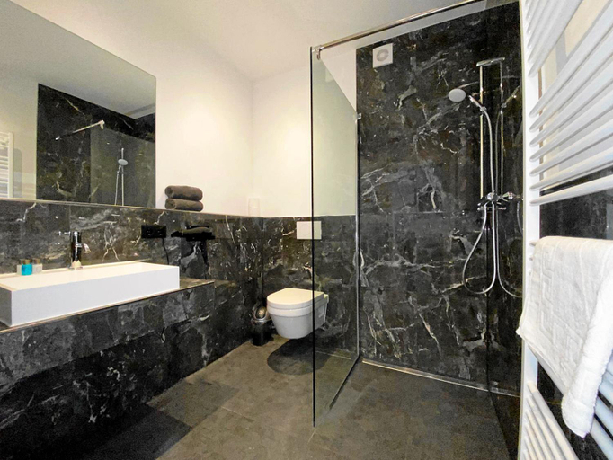 Bathroom 5, MB Hotel, Bremen