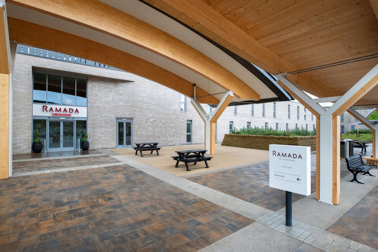 Exterior & Views 2, Ramada by Wyndham Leeds East, Leeds