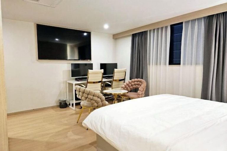 Bedroom 4, Dayeon Grandis Hotel, Nam