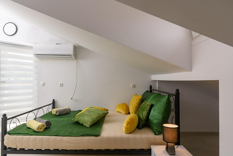 Bedroom 2, Apartmani Cesarica, Okrug