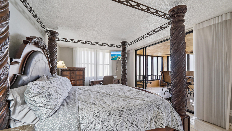 Room 4, Siesta Pearl 2 Bedroom Condo, Sarasota