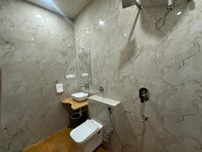 Bathroom 5, Hotel Golden Safari, Jaisalmer
