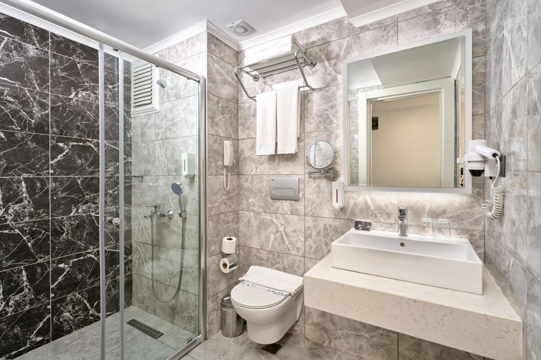 Bathroom 4, Grand Uysal Beach & Spa Hotel, Alanya