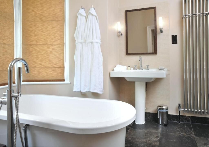 Bathroom 5, St Elizabeth's House, Plymouth