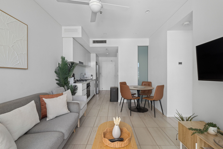 Room 4, Sleek 2BRM Apartment at Aqua Newstead, Newstead