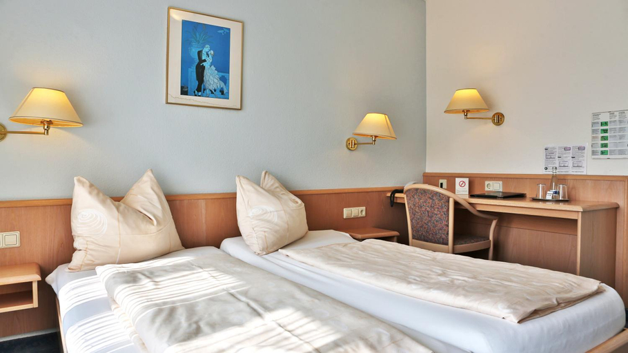 Bedroom 2, Hotel zum Hirsch, Germersheim