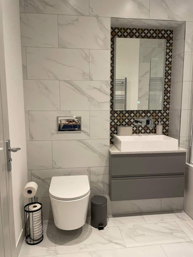 Bathroom 2, Exclusive 1 and 2 Bedroom Flats only 0,5 miles aw, Oxfordshire