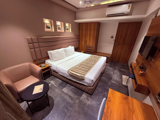 Bedroom, Hotel Varishtta Executive Inn, Thane
