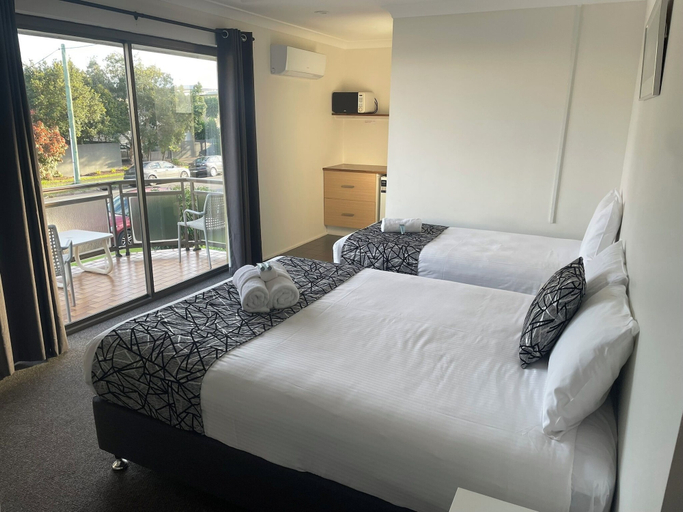 Bedroom 3, Coastal Bay Motel Coffs Harbour, Coffs Harbour - Pt A
