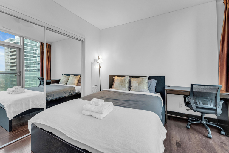 Room 5, The Noble Stay - Free Parking, Toronto