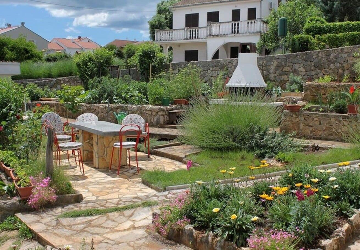 Courtyard 2, Apartment Ljerka, Malinska-Dubašnica