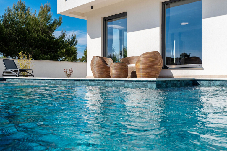 Pool 5, Villa Karlo, Privlaka