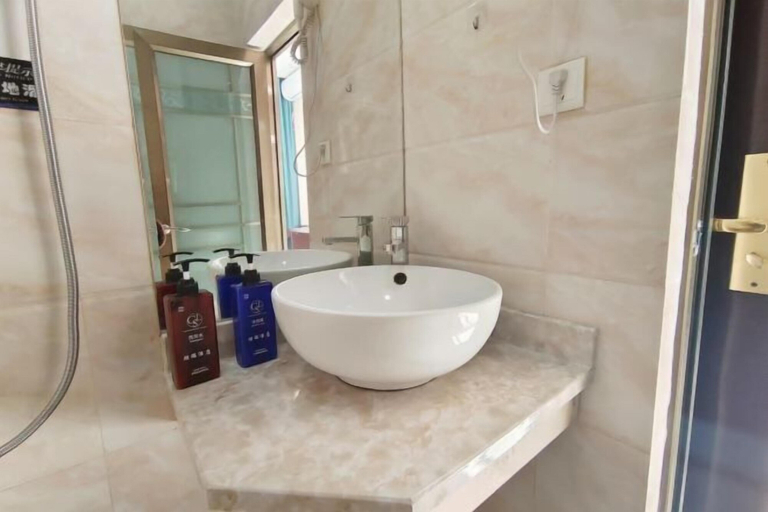 Bathroom 3, Hurui Hotel, Honghe Hani and Yi
