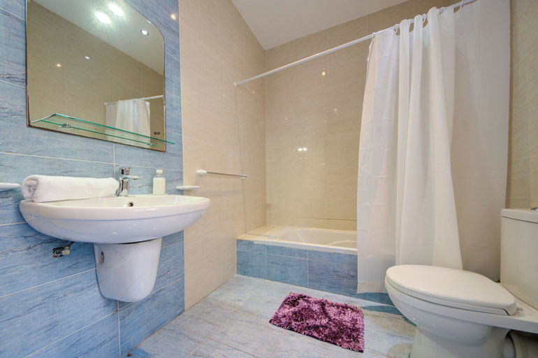 Interior 3, Spacious High Ceiling Sliema Apartment