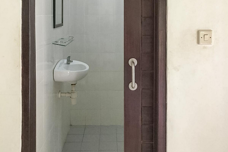 Bathroom 4, Coconut Village Guest House Lembongan RedPartner, Klungkung