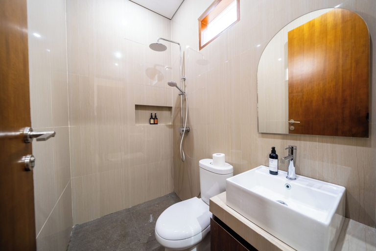 Bathroom 2, Dekade Living, Denpasar